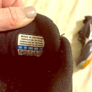 Women’s Size 7 Asics Volleyball Shoes